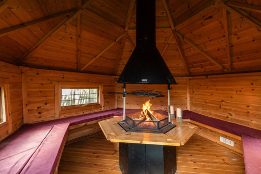 Fire pit hut