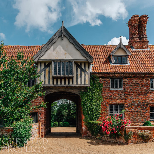 Hales Estate Tranquil gardens and a charming house