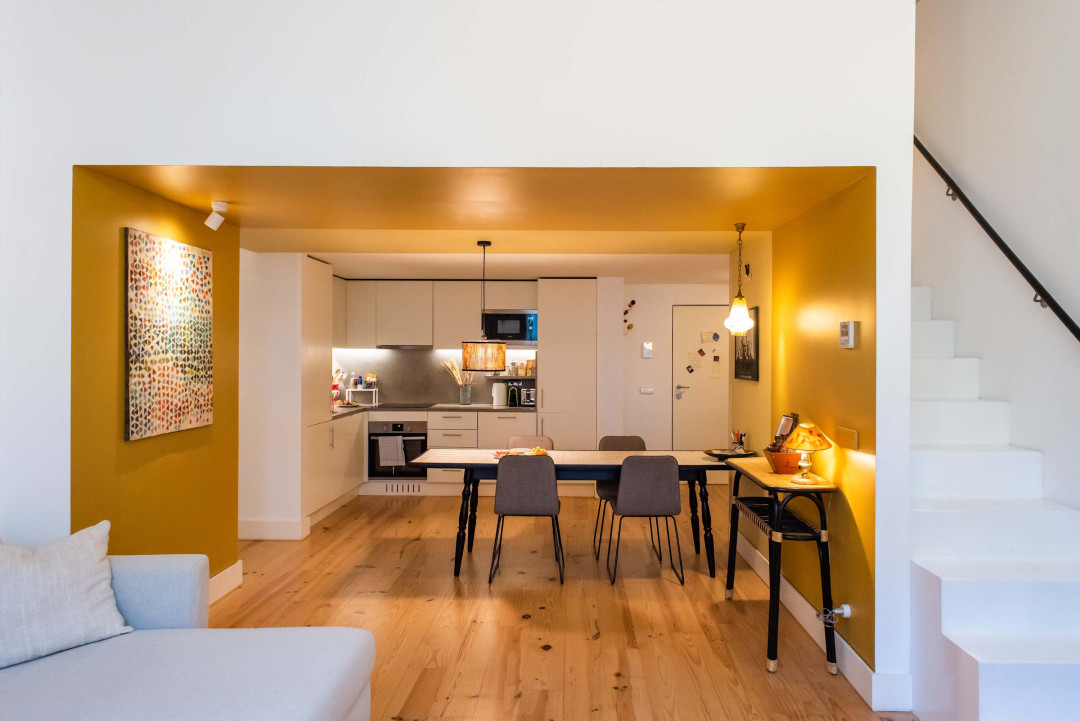 Open layout flowing seamlessly into the dining and kitchen areas for sociable stays