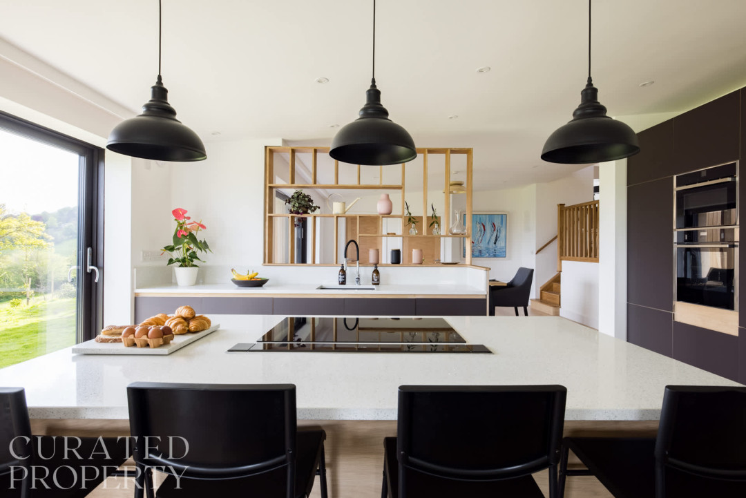 Kitchen breakfast bar