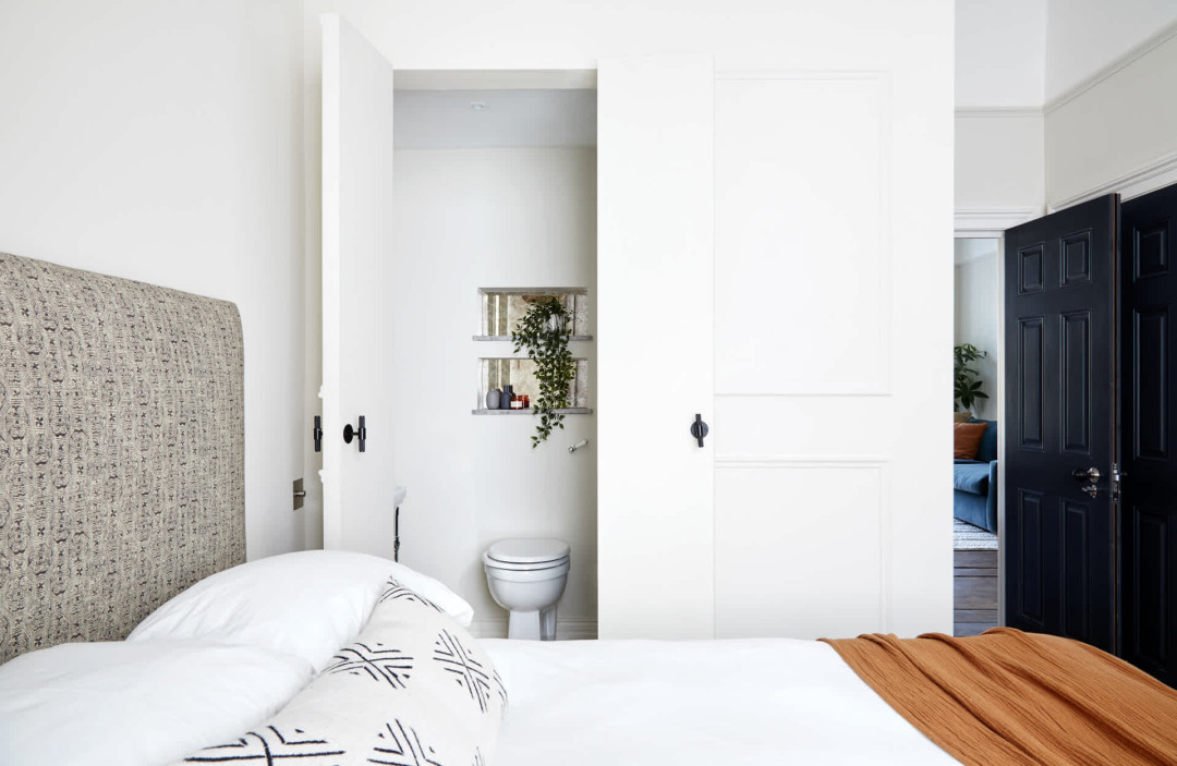 Bedroom and en-suite bathroom