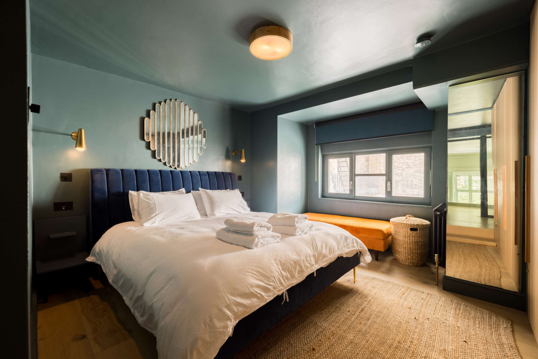 Super king size bed - Master bedroom