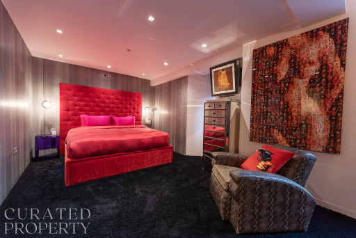 King sized bed - Bedroom 1