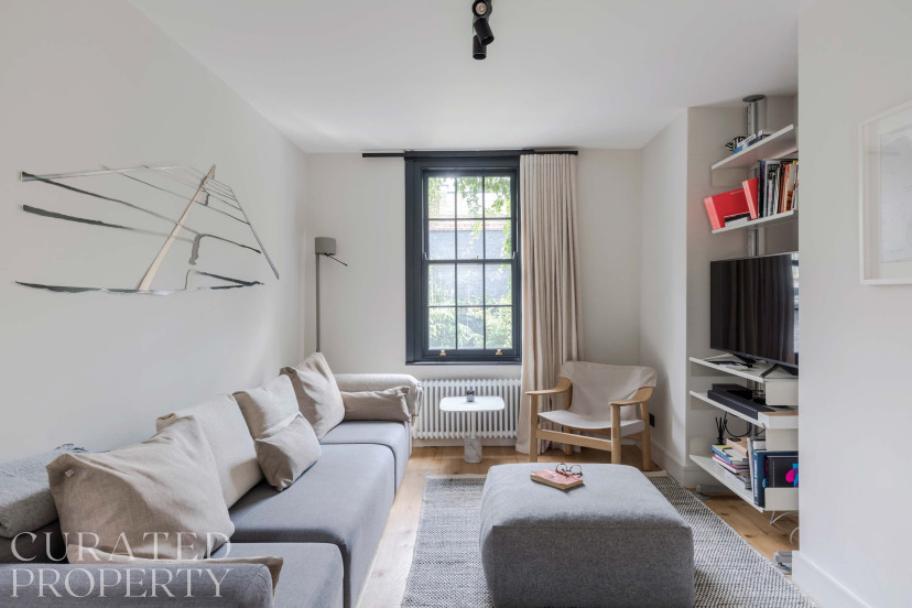 Islington Townhouse beautifully maintained black barn