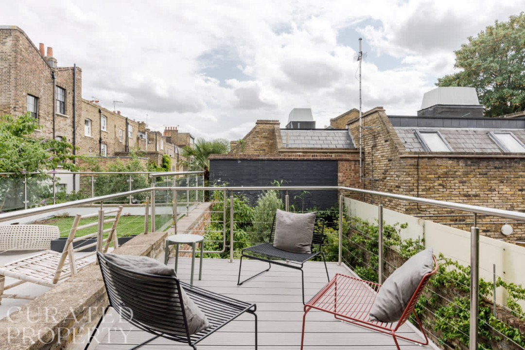 Islington Townhouse serene rooftop deck