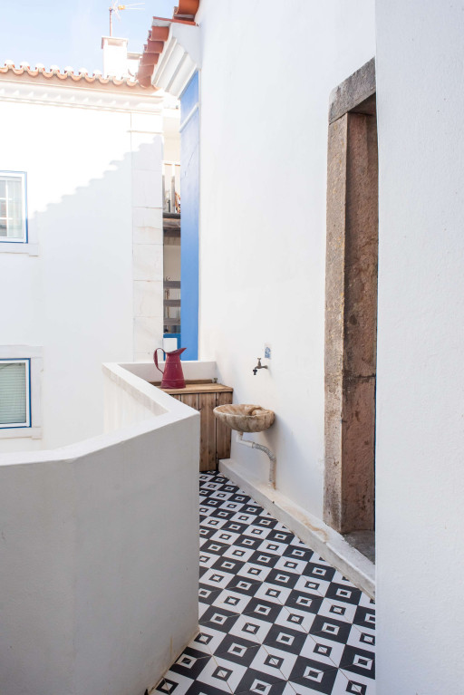 Santo Antonio 2 sun-drenched courtyard patio