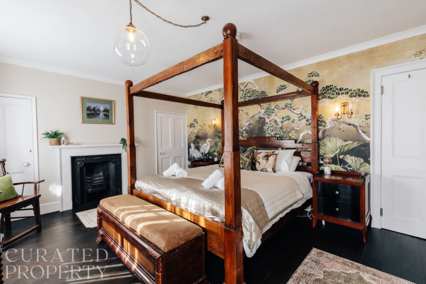 King size bed - Bedroom 1