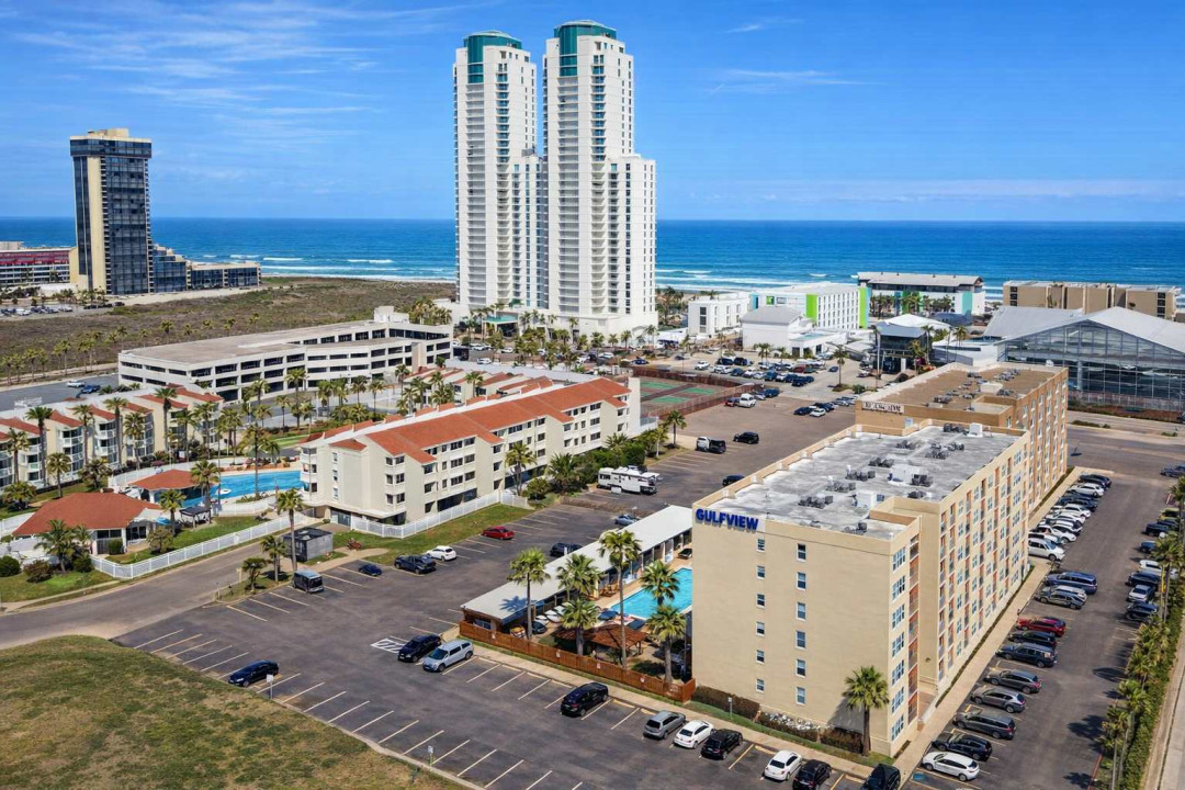 Beachside Resort Views | Pools + Parking | Walk to Ocean + Dining
