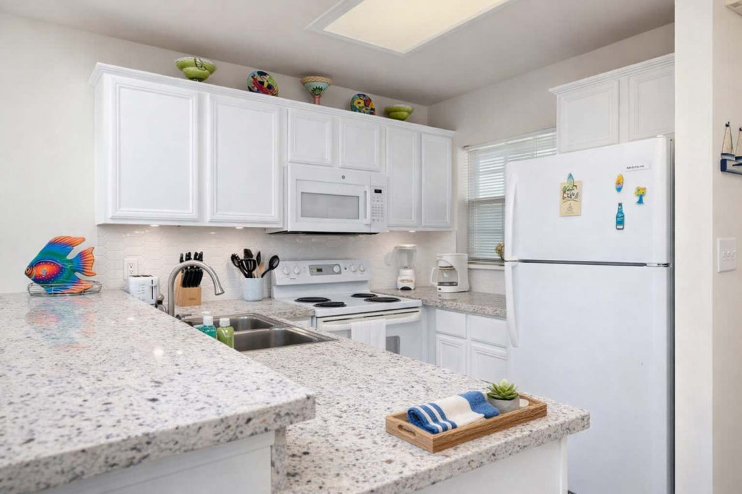 Bright Coastal Kitchen | Fully Equipped | Steps to Beach