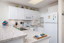 Bright Coastal Kitchen | Fully Equipped | Steps to Beach