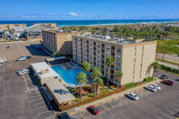 Beachside Gulfview Condo | Pool, Parking, Walk to Ocean
Spacious condo in Gulfview I & II with ocean views, large pool, shaded seating, and free parking. Steps from the beach, perfect for families and couples seeking a sunny coastal escape.