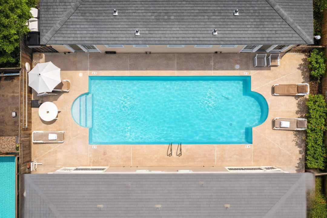 Private Pool Retreat Between Twin Villas – Sun Loungers, Umbrella Patio, BBQ, Walk to Beach