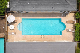 Private Pool Retreat Between Twin Villas – Sun Loungers, Umbrella Patio, BBQ, Walk to Beach