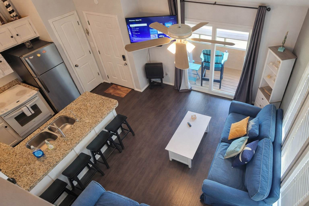 Modern Coastal Retreat | Balcony + Roku TV + Full Kitchen | Walk to Beach & Dining