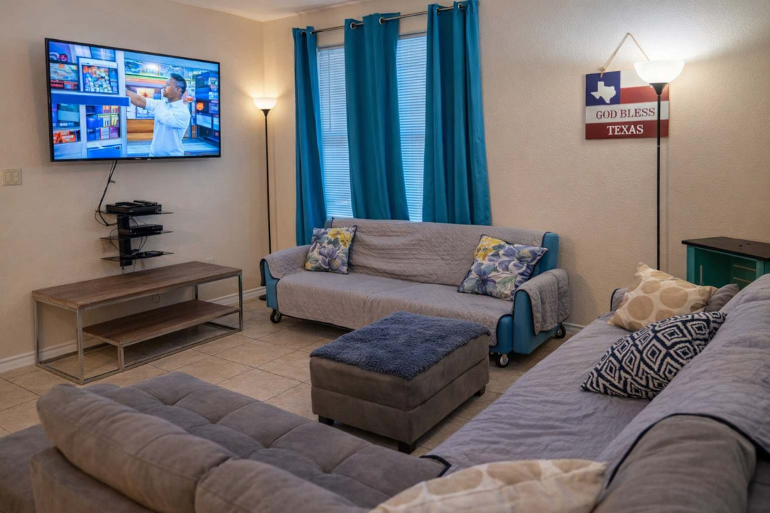 Cozy Living Room Retreat w/ Smart TV, Plush Seating & Natural Light — Perfect for Relaxing Evenings