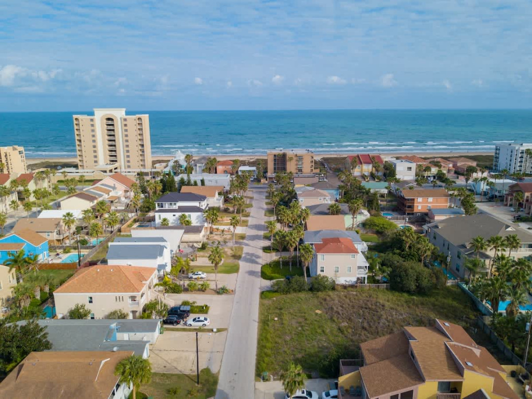 Scenic coastal neighborhood with palm‑lined streets and ocean views—offering guests a relaxed, beach‑town setting just moments from the shoreline and local attractions.
