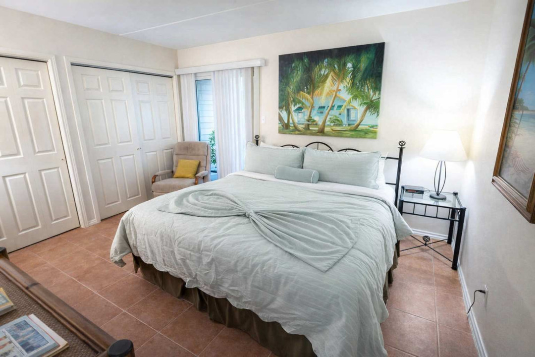 Tropical Retreat | Cozy Bed | Beach Vibes | Private Closets | Armchair Lounge | Bright & Airy | Near Beach & Dining