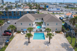 Coastal 2BR Duplex w/ Pool, Parking & Walk to Beach – Ideal for Families or Groups