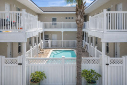 Relax by the Pool at Los Cabos – Cozy Courtyard Suites, Steps from the Beach, Private Balconies, Palm-Studded Views, and Onsite Parking at 105 E. Tarpon