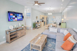 Modern Coastal Retreat | Roku TV | Steps to Dining & Beach | Bright Open Layout | Fully Equipped Kitchen | Fast Wi-Fi | Ideal for Families & Remote Work