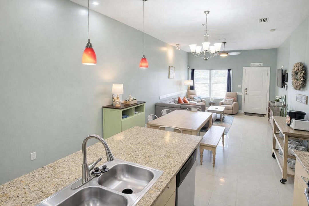 Modern Coastal Retreat: Open-Concept Living, Granite Kitchen Island, Cozy Dining Nook, Plush Sofa, Smart TV, Natural Light, Steps to Beach & Dining