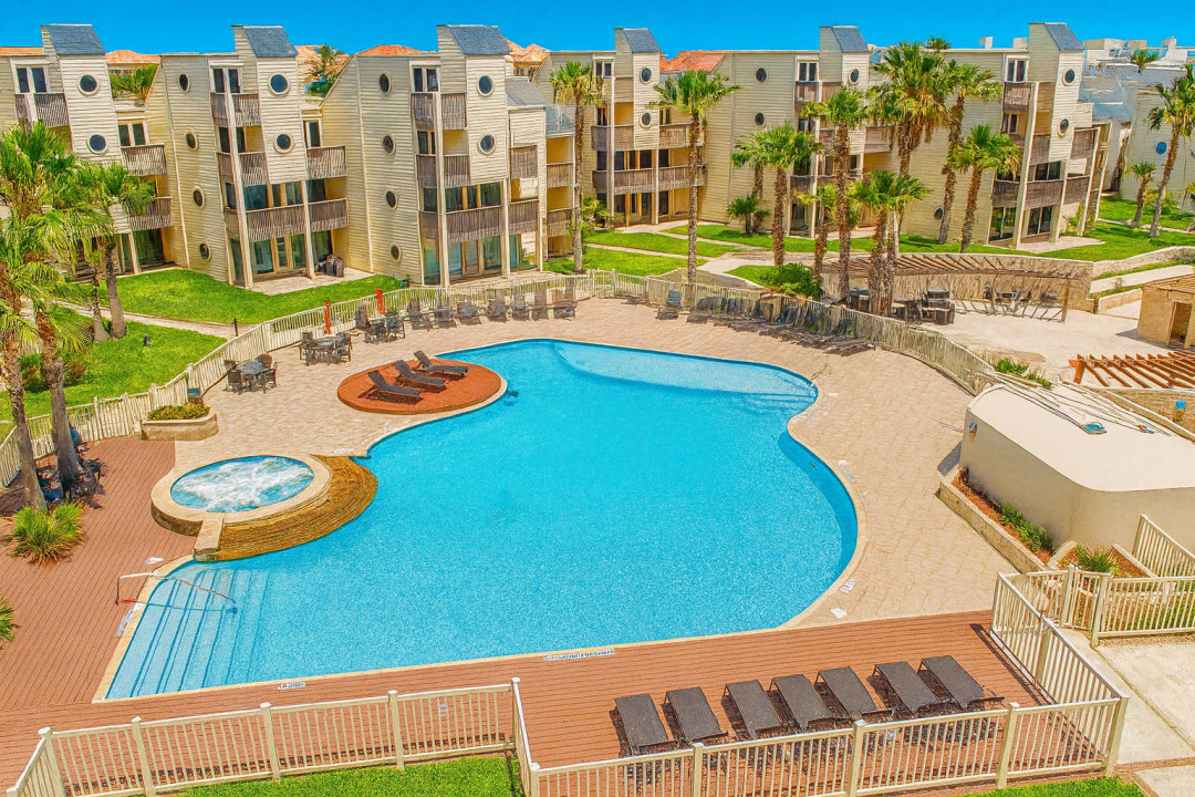 A bright, open outdoor setting that feels easygoing and relaxed, inviting slow moments in the sun and simple time together. The calm atmosphere and spacious layout create a refreshing backdrop for unwinding and enjoying an unhurried coastal stay.