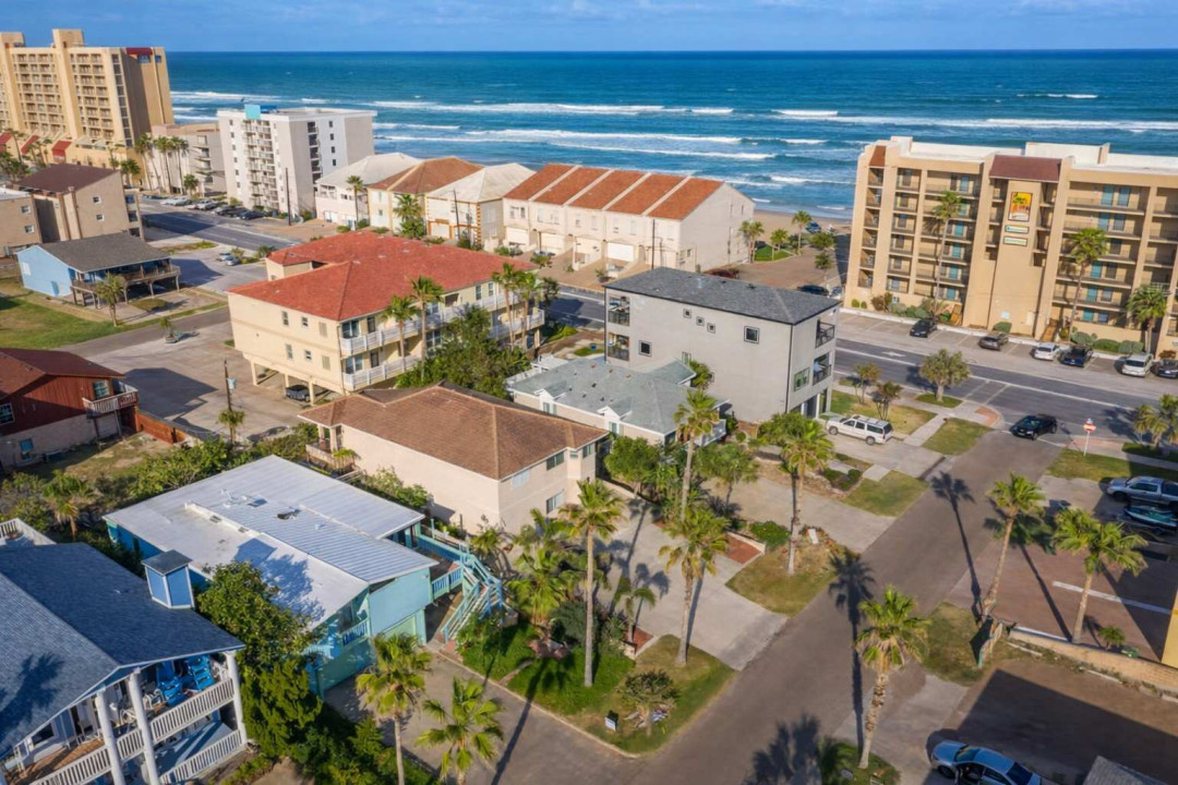 Steps to the Beach! Spacious 3BR Retreat at 126 E Carolyn Dr – Sleeps 8, Walk to Shoreline, Prime South Padre Location Near Dining & Fun