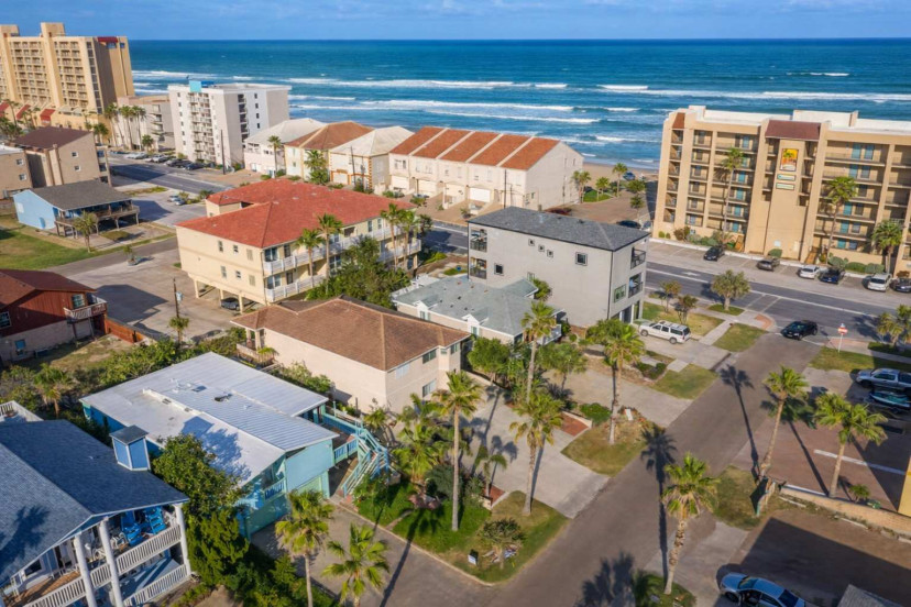 Steps to the Beach! Spacious 3BR Retreat at 126 E Carolyn Dr – Sleeps 8, Walk to Shoreline, Prime South Padre Location Near Dining & Fun