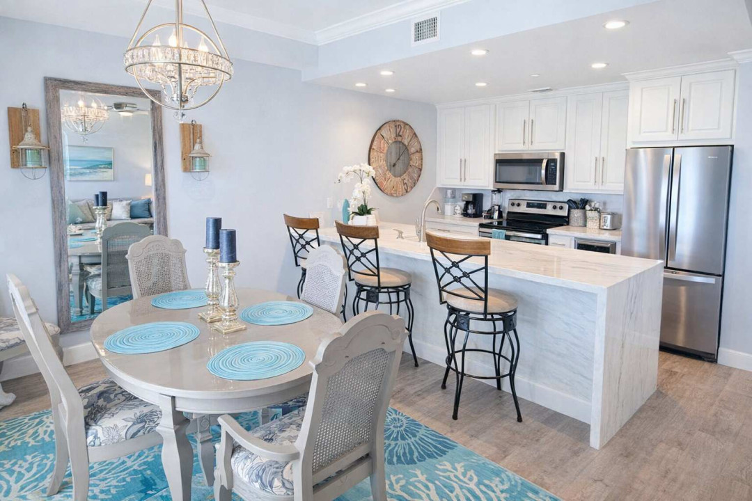 Coastal Chic Retreat • Modern Kitchen • Dining for 6 • Steps to Beach • Bright & Inviting