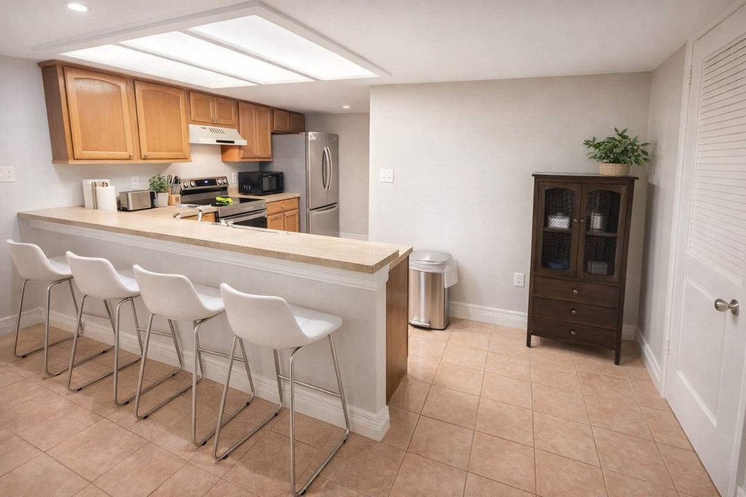 Modern Kitchen with Breakfast Bar & Stainless Steel Appliances – Clean, Bright, and Fully Equipped for Your Stay