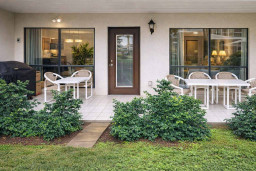 Relaxing Ground-Floor Patio Retreat – Steps to Beach, Grill & Outdoor Dining, Cozy Interiors, Ideal for Couples or Families