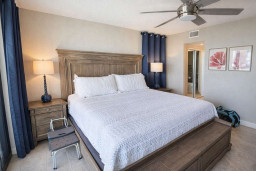Modern Coastal Retreat | Comfy Bed | Walk to Beach | Fast WiFi | Smart TV | Free Parking