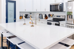 Bright Beach Kitchen Bar Bliss
White cabinets, sparkling quartz island w/ 8 stools, SS appliances & shorebird charm! Perfect for gatherings at 114 Pike St Unit A, SPI. Steps to beach access—cook, sip & embrace Gulf vibes!