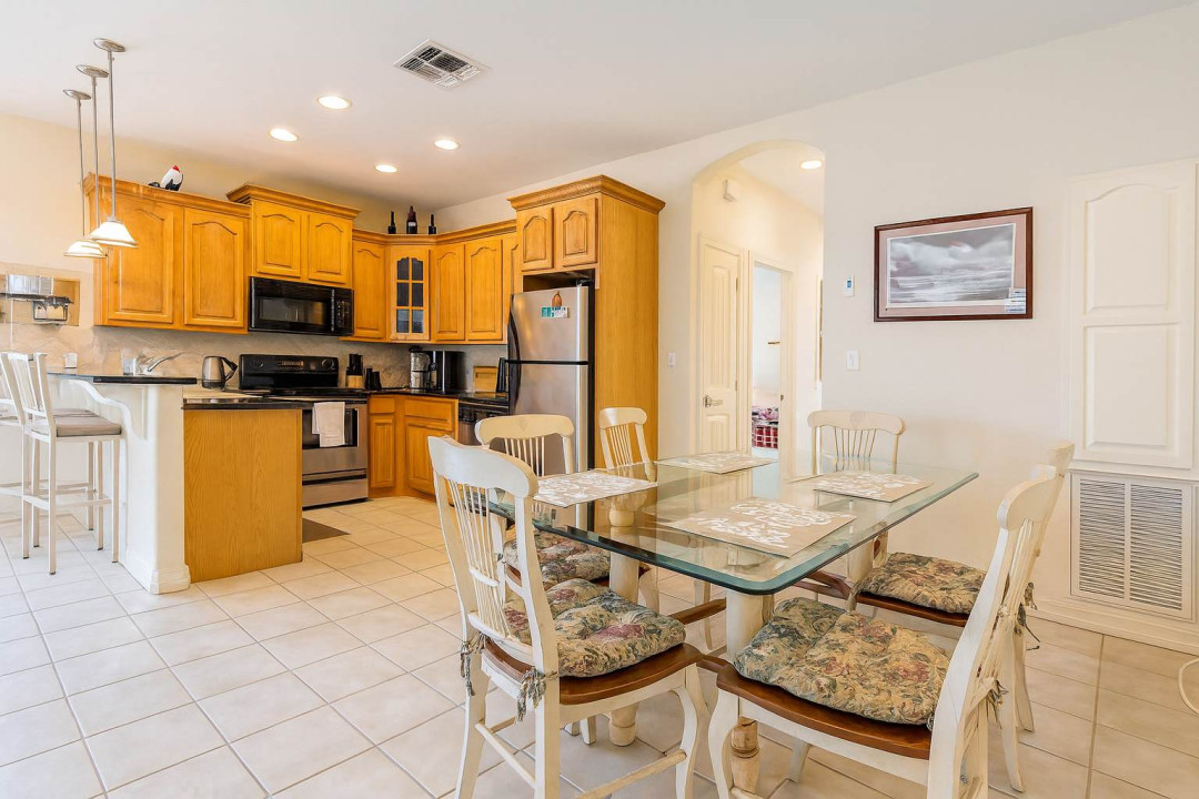 Bright & Spacious Kitchen + Dining | Stainless Appliances | Ideal for Family Meals & Entertaining