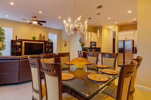 Modern Open-Concept Retreat Near Beach & Dining
Spacious, sunlit home with elegant dining, cozy sectional, smart TV & chef’s kitchen with stainless appliances. Perfect for families or groups seeking comfort, style & convenience near top attractions.