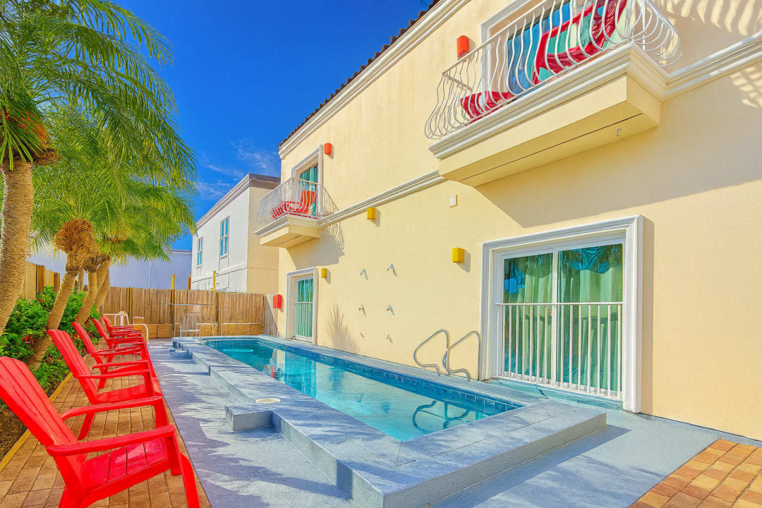 A bright, easygoing escape where sunlit spaces meet a calm poolside vibe. Settle into slow mornings, relaxed afternoons, and breezy evenings that feel naturally inviting. A simple, refreshing stay designed for guests who love effortless comfort.