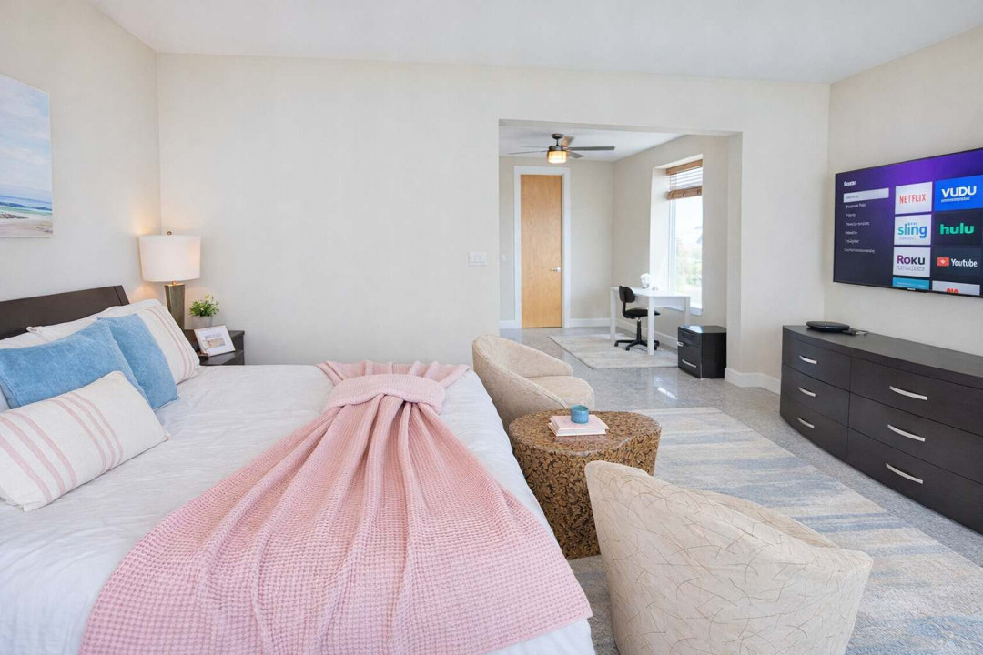 Modern Retreat w/ Roku TV, Office Nook & Plush Seating – Walk to Beach, Fast WiFi, Peaceful Vibes