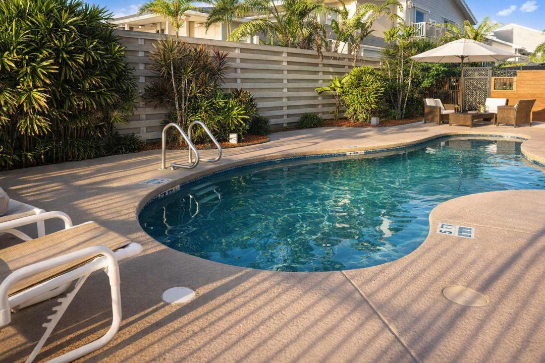 Private Tropical Pool Retreat – 5ft Deep, Sun Loungers, Lush Fencing, Outdoor Seating, Serene Vibes, Ideal for Couples or Small Families Seeking Relaxation and Privacy