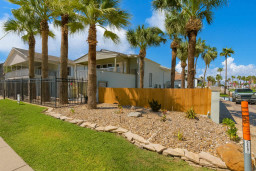 Modern Coastal Retreat with Palm-Lined Yard & Balcony
Stylish 2BR home in a tropical neighborhood with palm trees, fenced yard, balcony & landscaped garden. Walk to beach & dining. Ideal for families or couples seeking comfort, privacy & sunny vibes.
