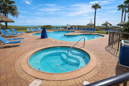 Oceanview Pool Paradise with connecting Tub & Palm-Lined Deck — Steps from the Beach, Loungers & Tiki Umbrellas for Ultimate Relaxation