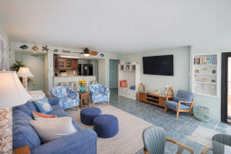 Bright Coastal Retreat | Steps to Beach | Stylish Open Living + Chef’s Kitchen + Smart TV