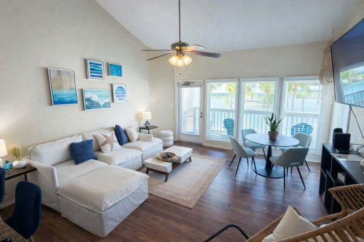 Bright Coastal Retreat | Steps to Beach | Balcony Views | Fast WiFi | Smart TV | Sleeps 4 | Workspace + Dining Nook | Vaulted Ceilings | Natural Light | Ideal for Couples & Small Families