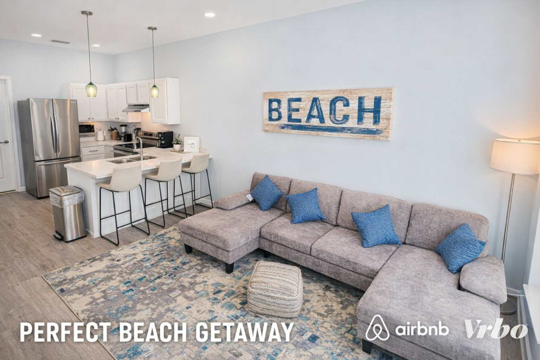 Modern Coastal Retreat – Steps from the Beach, Bright Open Layout, Fully Equipped Kitchen, Sleeps 6 Comfortably, Ideal for Families or Small Groups