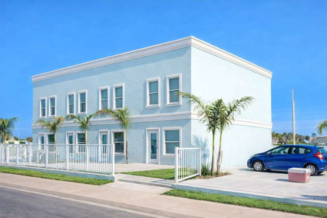Modern Coastal Retreat | Steps to Beach | 3BR Duplex w/ Palm-Lined Patio, Outdoor Dining, Private Parking & Vibrant Decor | Ideal for Families & Groups | Walk to Dining & Shops