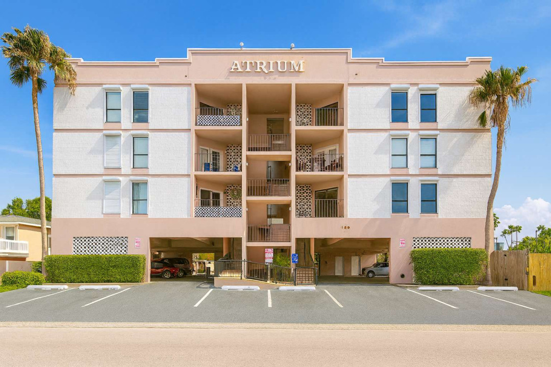 Modern Coastal Stay at ATRIUM – Steps to Beach & Dining
Bright, stylish condo in the ATRIUM building with covered parking, palm-lined entry, and walkable access to beach, shops & restaurants. Ideal for couples or small families seeking coastal charm.