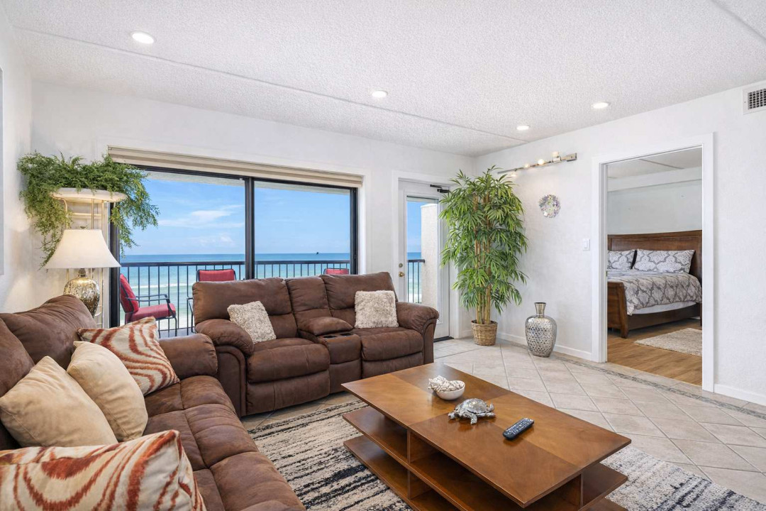 Oceanview Retreat | Balcony + Bright Living | Steps to Beach & Dining
