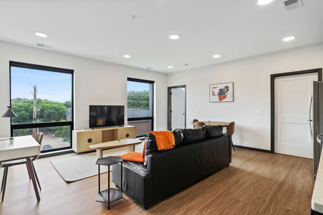CozySuites Mass 2BR - Lounge and Roof Deck