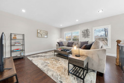 Upstairs lounge Area - Entertainment center with PlayStation + controllers
