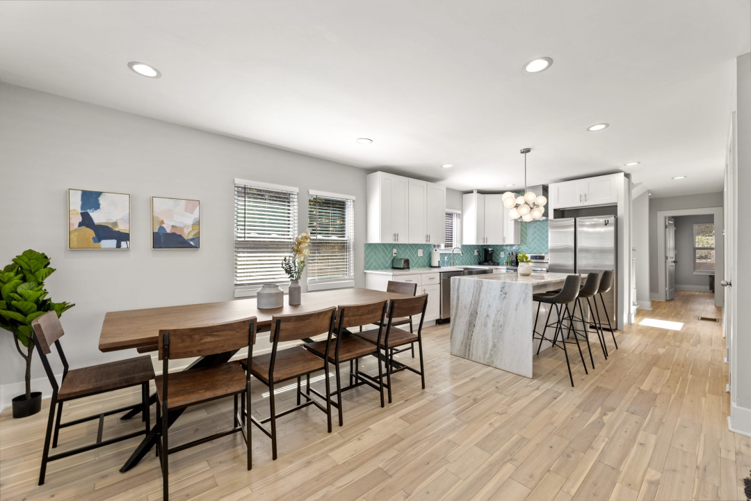 Dinning Area/Kitchen (209)