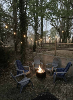 Cozy private Fire-pit area is perfect winter nights!